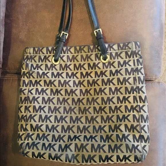 Michael Kors Handbags - 💄MICHAEL KORS | Signature Tote Bag
